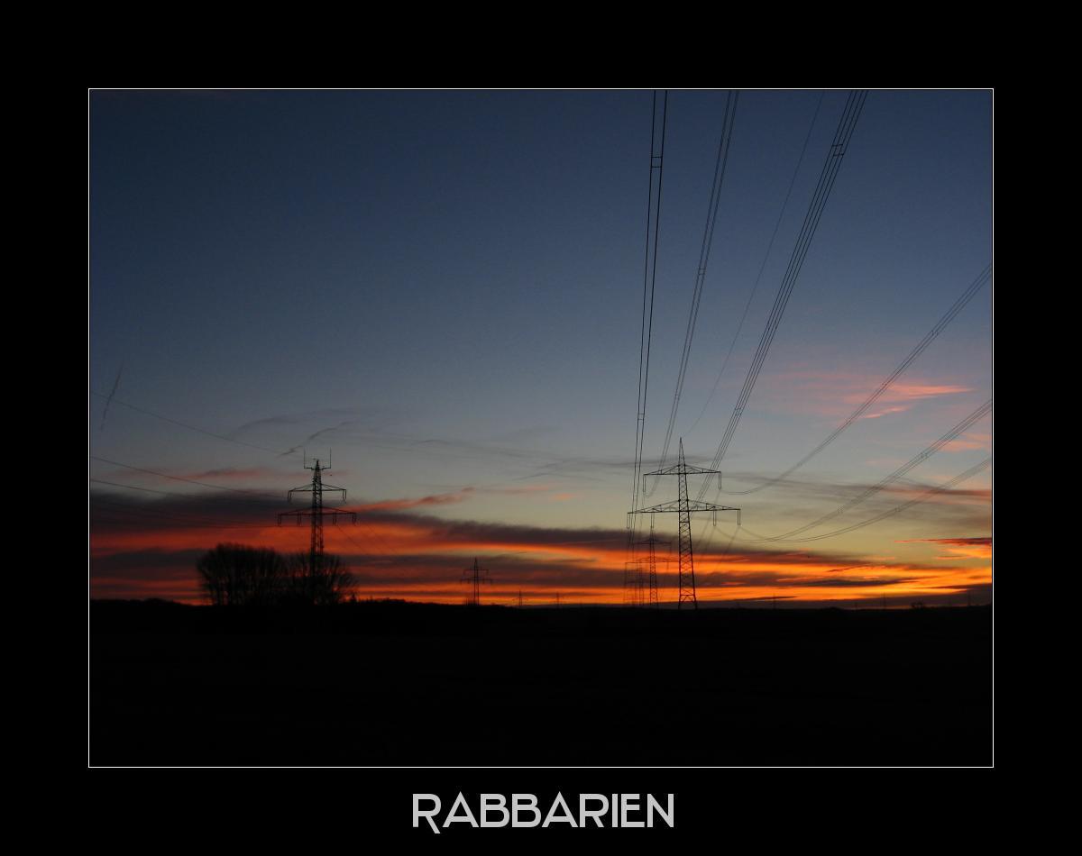 Stromleitungen im Sonnenaufgang