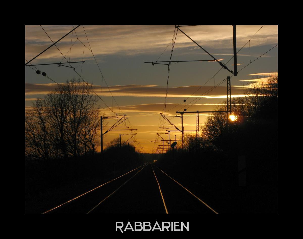 Bahnstrecke im Sonnenuntergang
